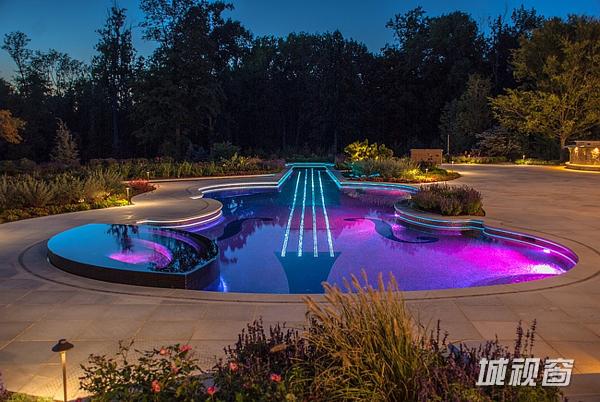 璀璨的魅力小提琴游泳池