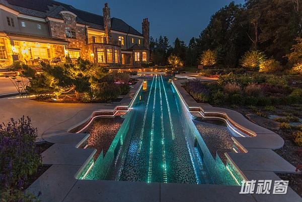 璀璨的魅力小提琴游泳池