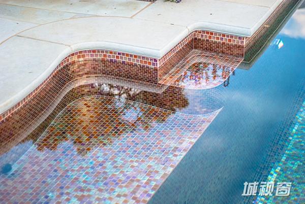 璀璨的魅力小提琴游泳池